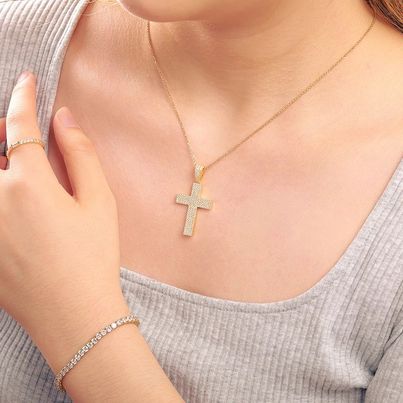 Solid Cross Pendant Moissanite